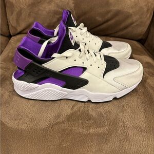 Nike Huarache White Purple Sneakers